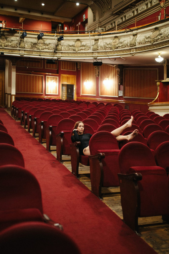 fotografia en teatro Olympia con bailarines